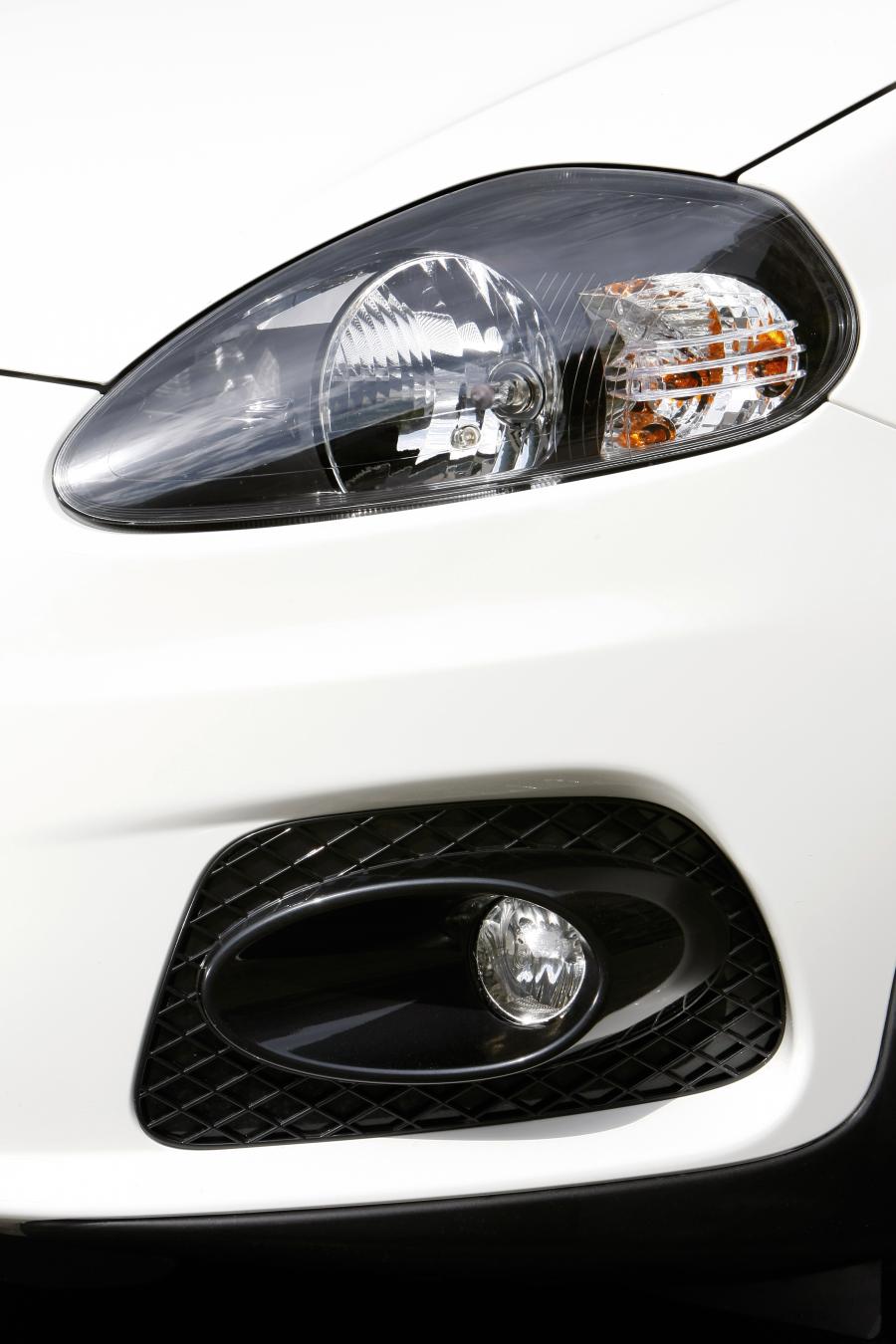 Детали экстерьера Abarth Grande Punto (199) 2007 года  (WW) (фото 30 из 46)